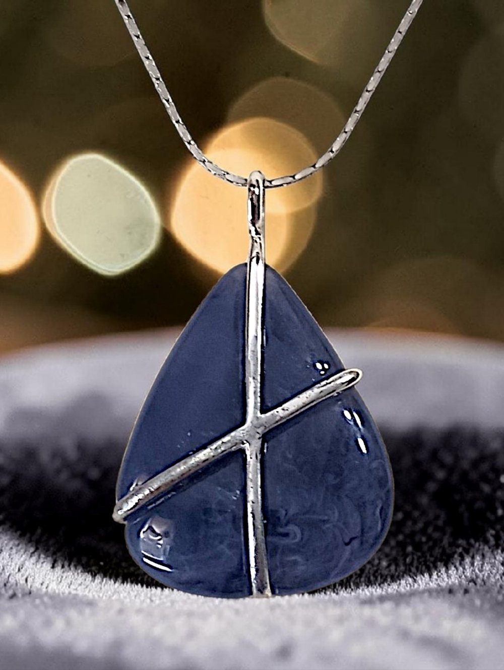 Vintage Faux Sodalite Gemstone Pendant Necklace‎ Silver Tone Acrylic Translucent